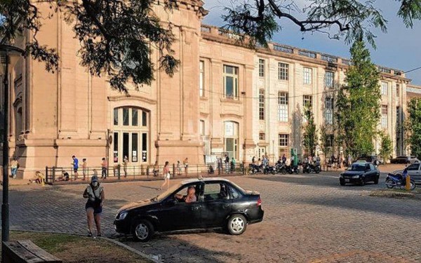 Largas colas por un hisopado en la ciudad de Santa Fe