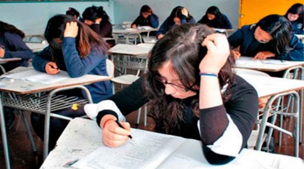 El 26% de los estudiantes secundarios tiene al menos 20 faltas: el inusual motivo que aducen para justificarlas