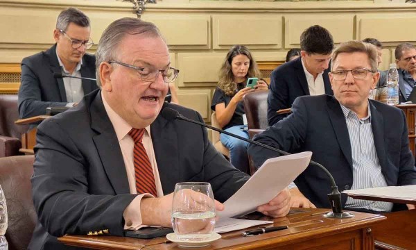 Es Ley la iniciativa del Senador Michlig que exime del Impuesto Patente nica a Vehculos de las Cooperativas de Servicios